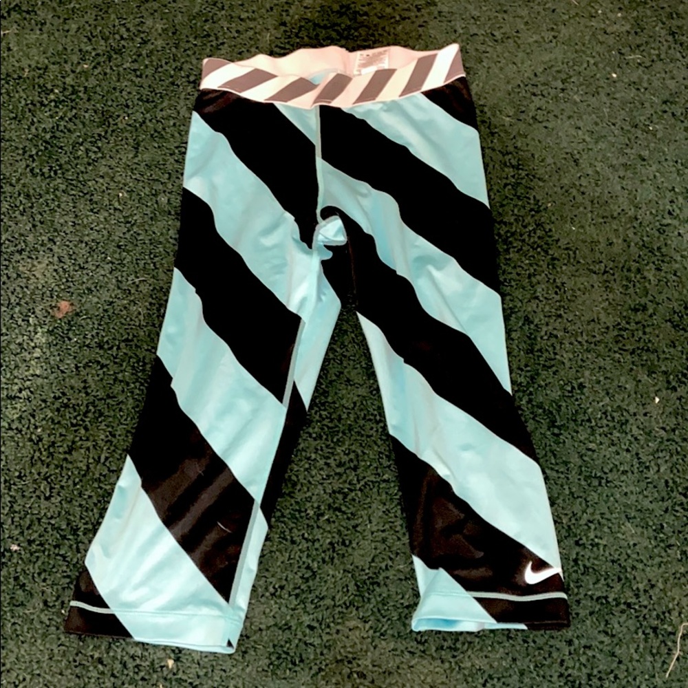 Nike Pro Athletic Legging Capris